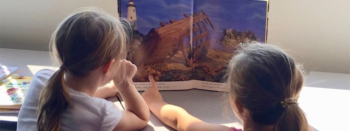 two children reading