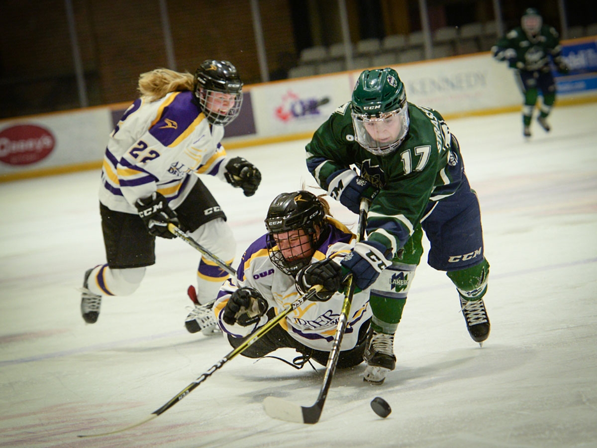 Women's hockey team in action