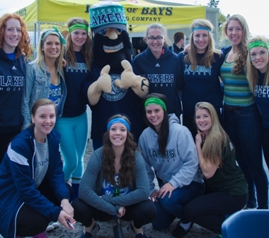 Photo of Lakers at Homecoming with Louie the Laker
