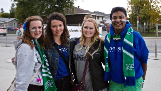 Students outside Memorial Gardens at Homecoming