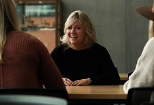 Dr. Susan Srigley discussing her research with students in the library