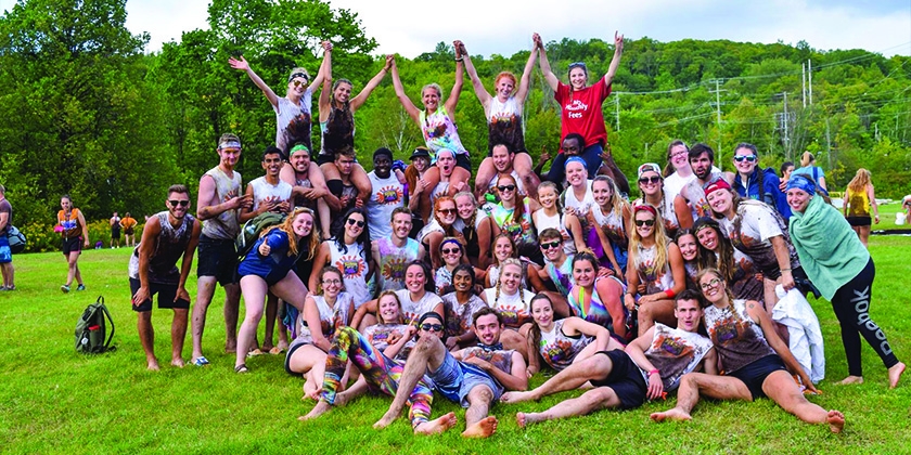 A group of students making new friends during Frosh Week